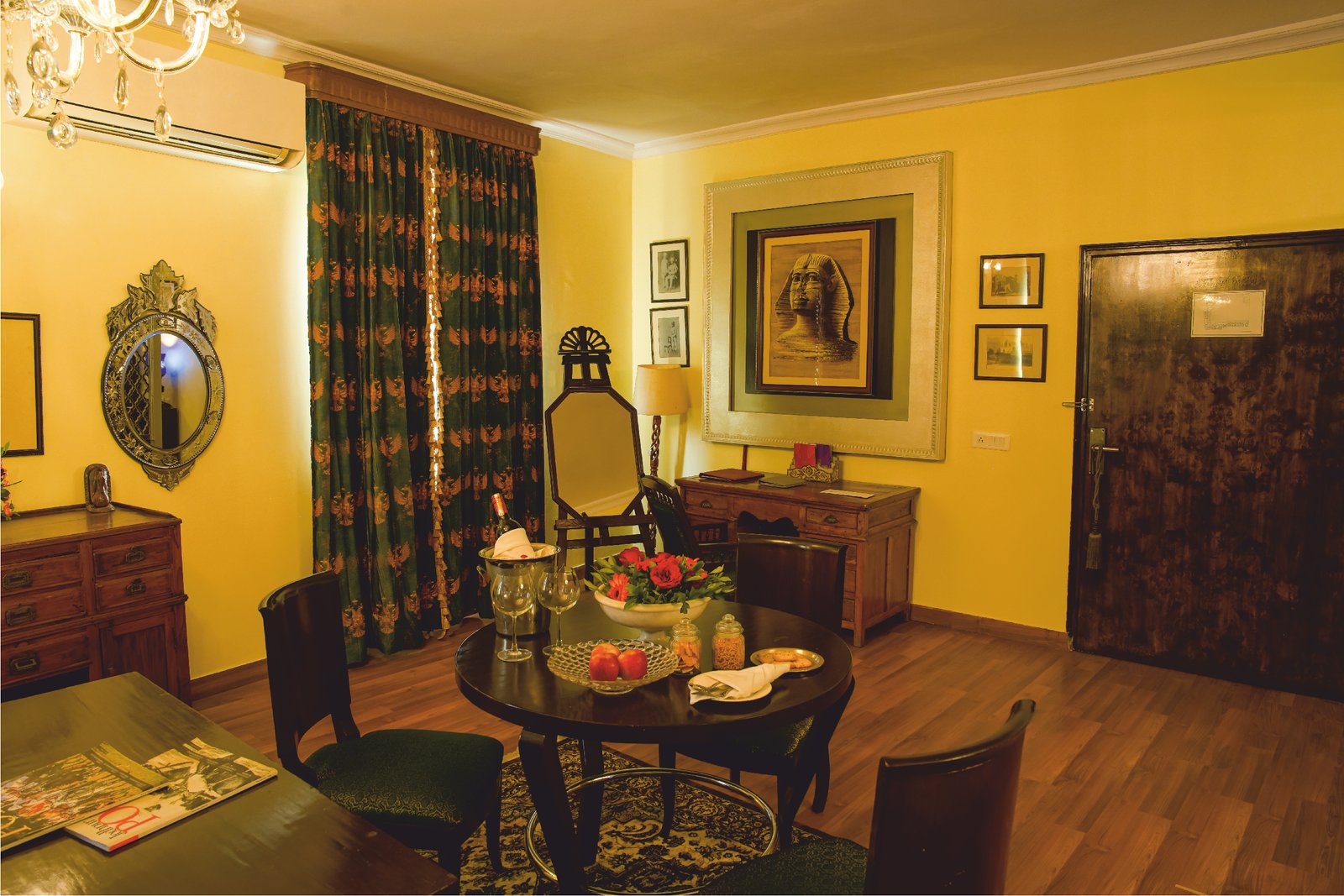Royal Suite 7